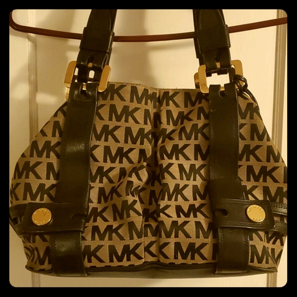 Michael Kors Handbags - Large MK slouch purse